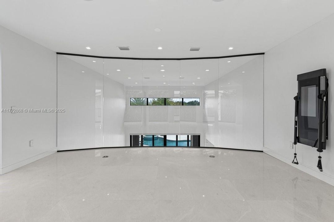 Recently Sold: $4,790,000 (7 beds, 7 baths, 8890 Square Feet)