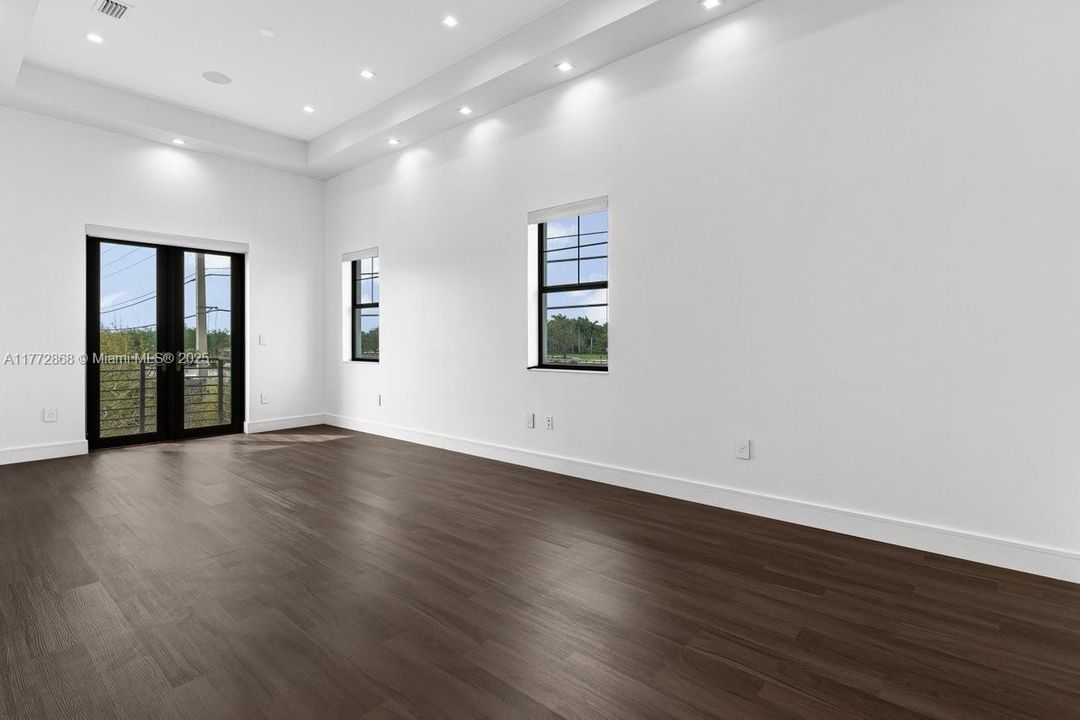 Recently Sold: $4,790,000 (7 beds, 7 baths, 8890 Square Feet)