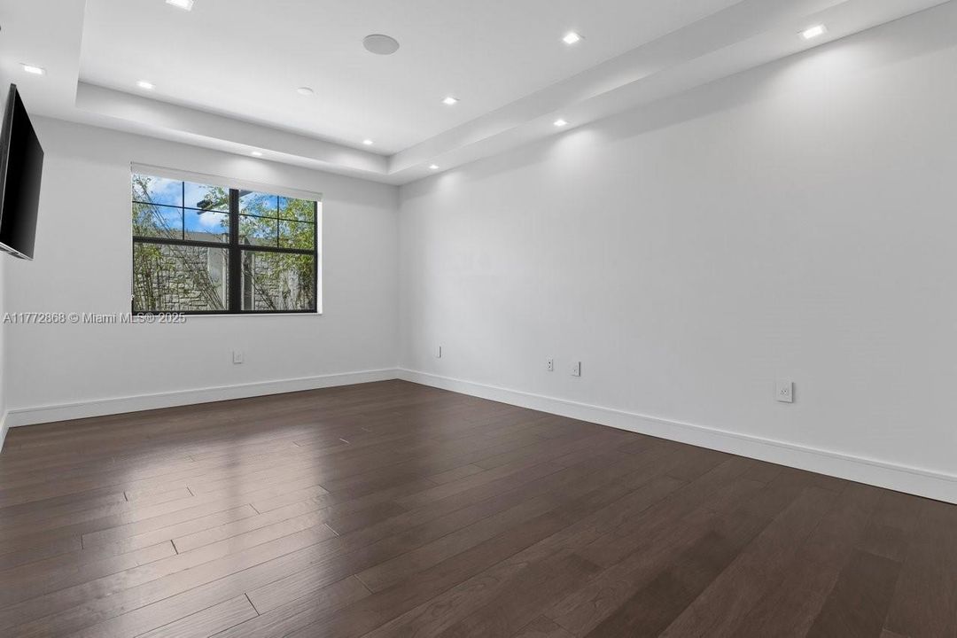 Recently Sold: $4,790,000 (7 beds, 7 baths, 8890 Square Feet)