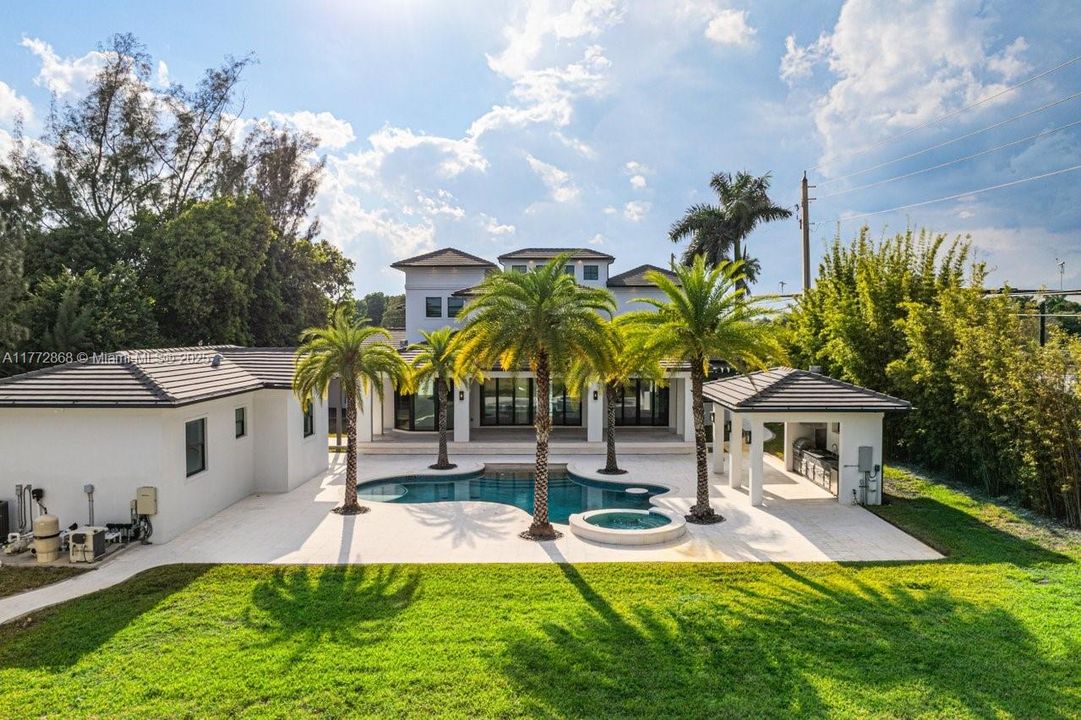 Recently Sold: $4,790,000 (7 beds, 7 baths, 8890 Square Feet)