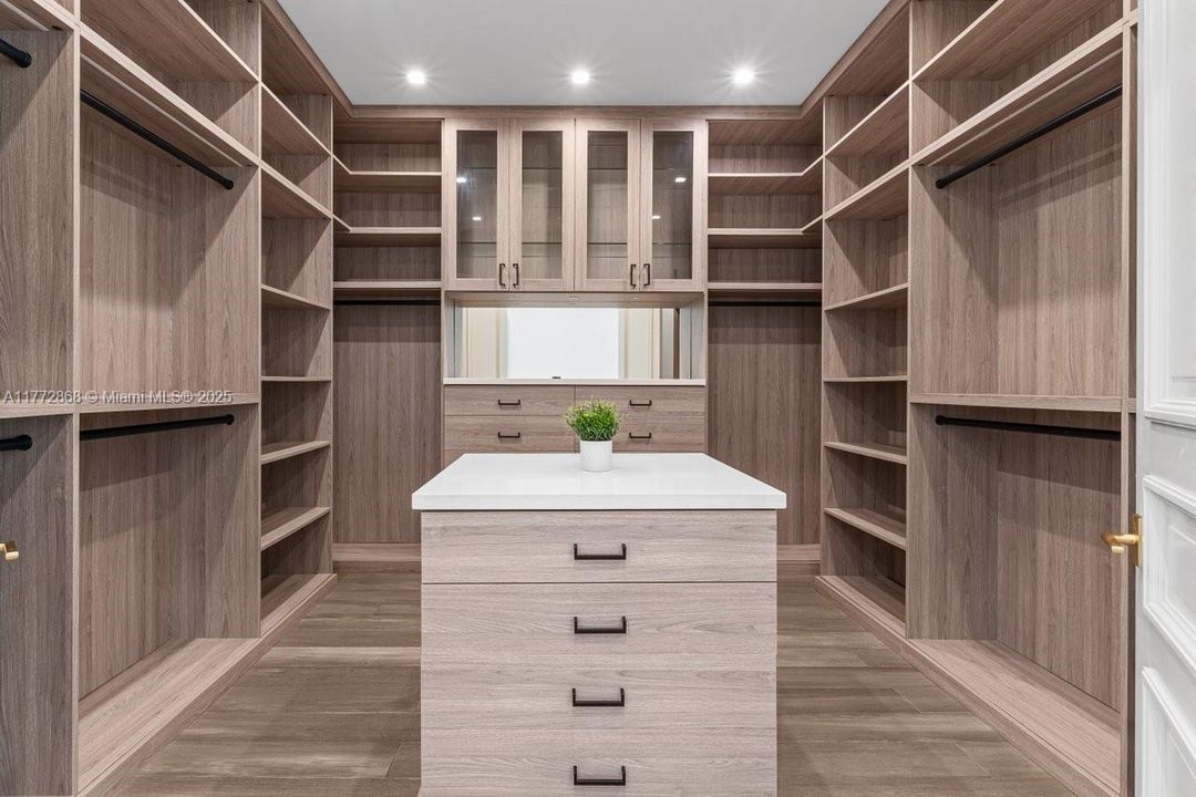 Recently Sold: $4,790,000 (7 beds, 7 baths, 8890 Square Feet)