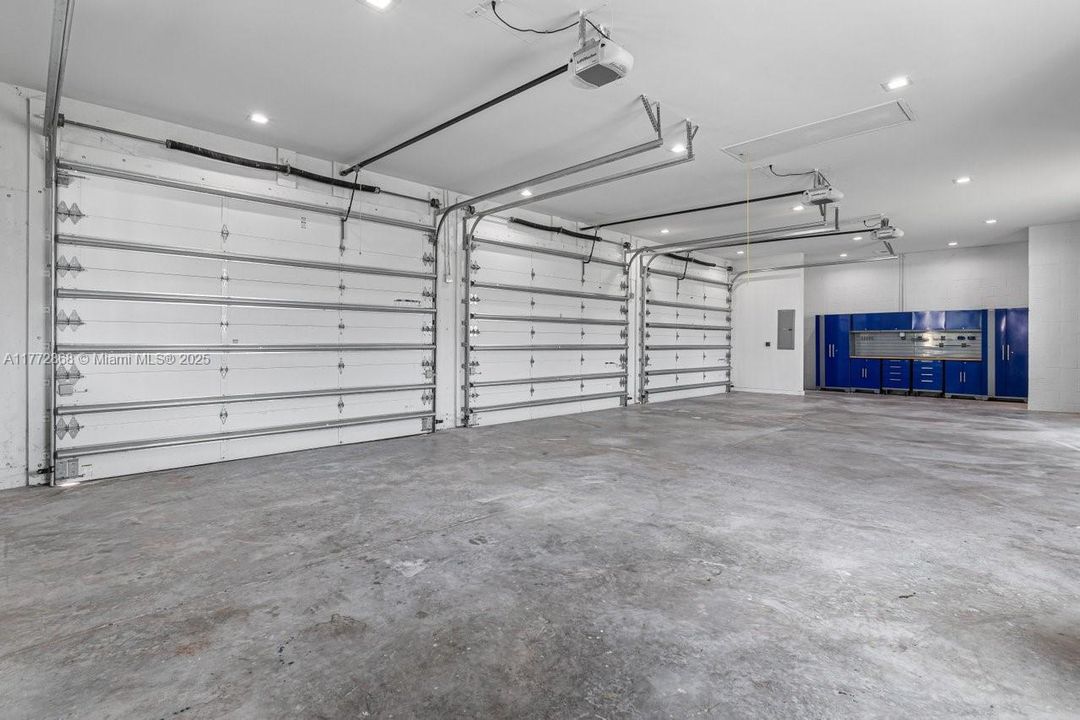 Recently Sold: $4,790,000 (7 beds, 7 baths, 8890 Square Feet)