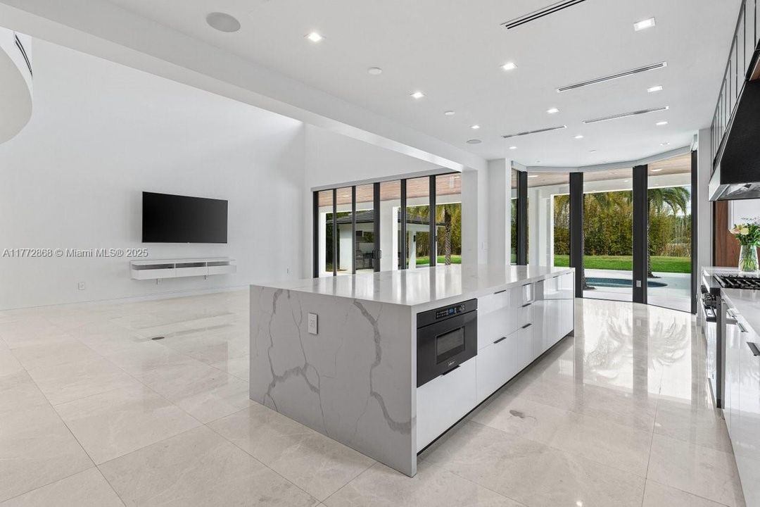 Recently Sold: $4,790,000 (7 beds, 7 baths, 8890 Square Feet)