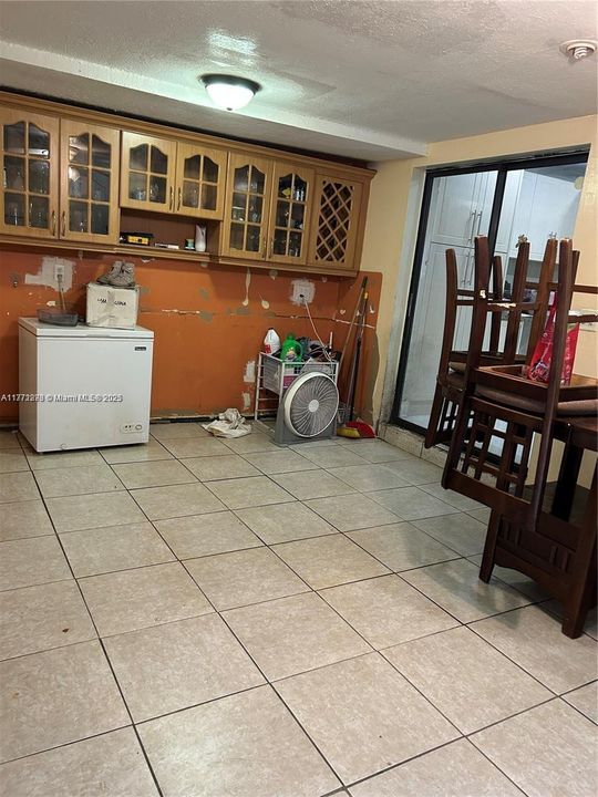 En Venta: $695,000 (4 camas, 2 baños, 1803 Pies cuadrados)