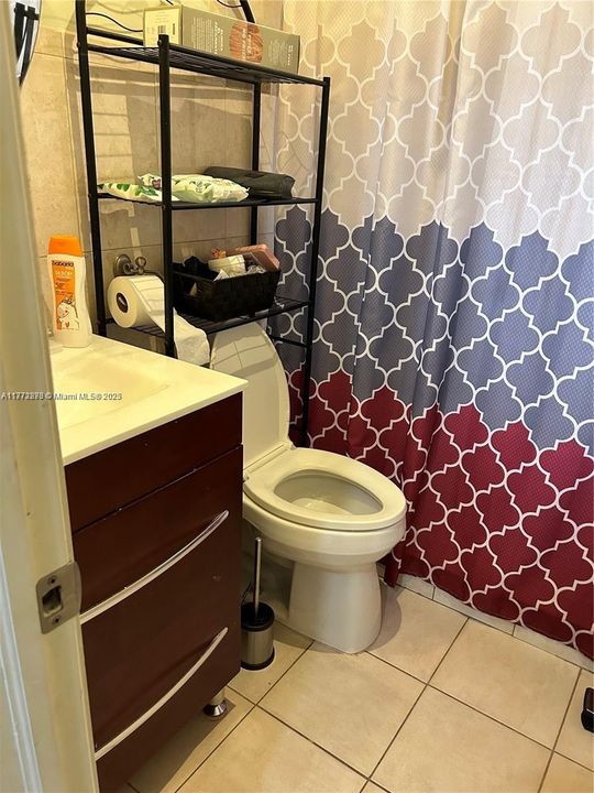 En Venta: $695,000 (4 camas, 2 baños, 1803 Pies cuadrados)