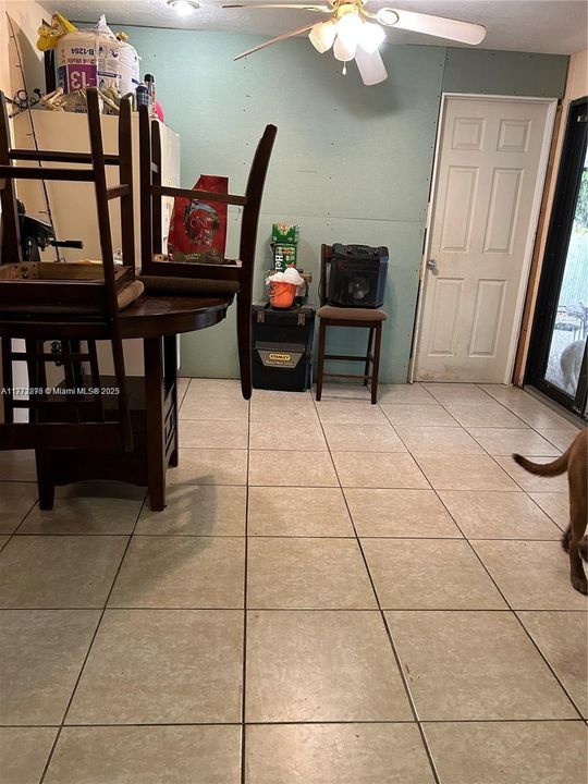 En Venta: $695,000 (4 camas, 2 baños, 1803 Pies cuadrados)