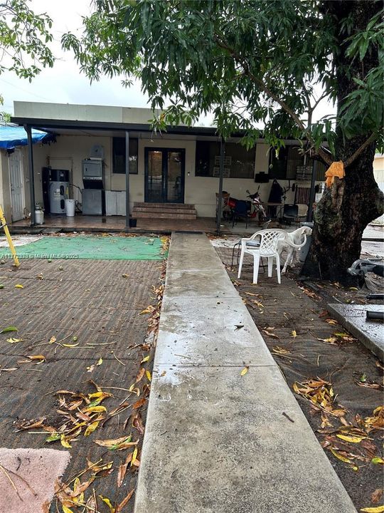 En Venta: $695,000 (4 camas, 2 baños, 1803 Pies cuadrados)