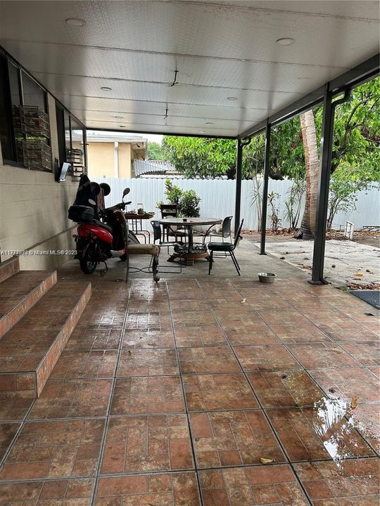 En Venta: $695,000 (4 camas, 2 baños, 1803 Pies cuadrados)