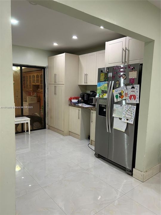 En Venta: $695,000 (4 camas, 2 baños, 1803 Pies cuadrados)