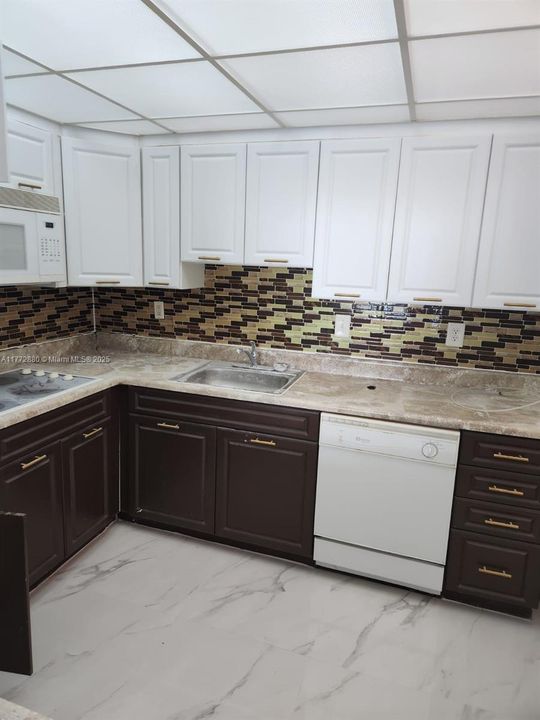 Недавно арендовано: $2,395 (1 спален, 1 ванн, 1000 Квадратных фут)