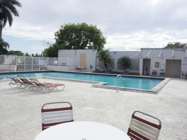 Recently Sold: $245,000 (3 beds, 2 baths, 1344 Square Feet)