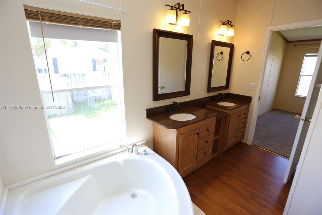 Recently Sold: $245,000 (3 beds, 2 baths, 1344 Square Feet)