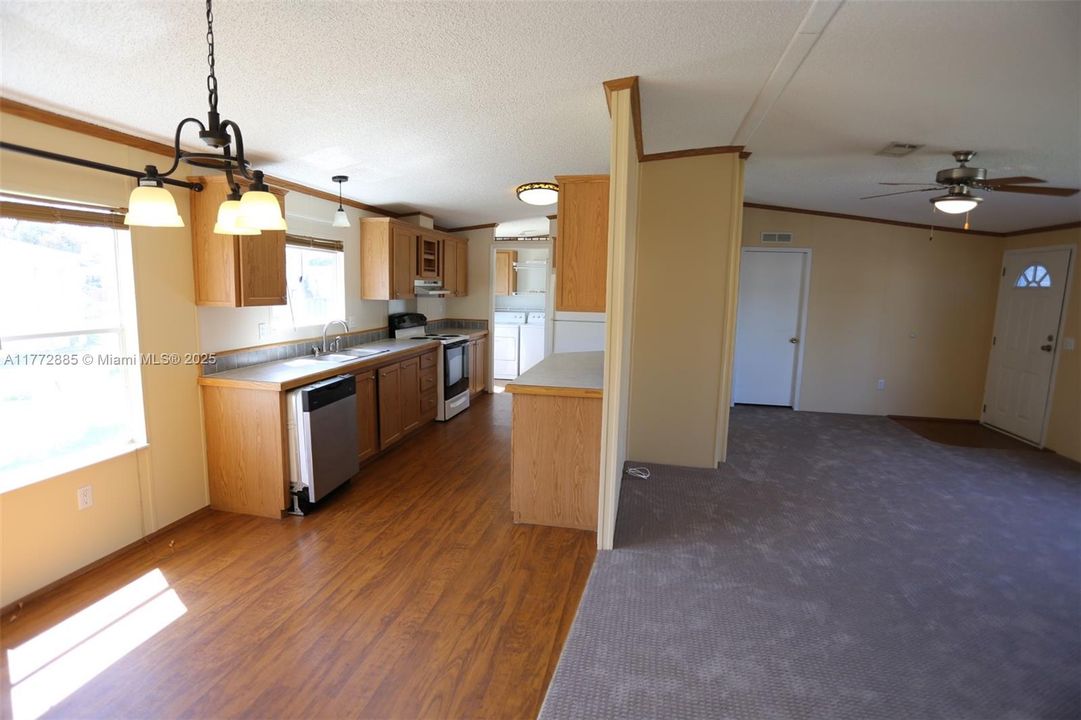 Recently Sold: $245,000 (3 beds, 2 baths, 1344 Square Feet)