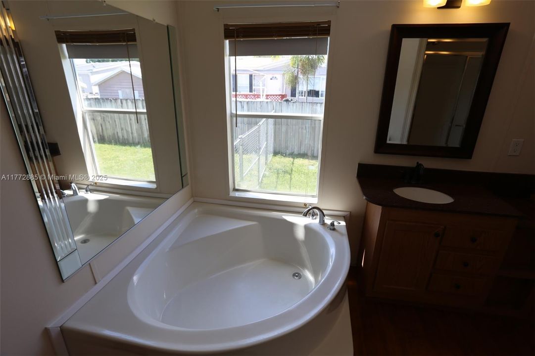 Recently Sold: $245,000 (3 beds, 2 baths, 1344 Square Feet)