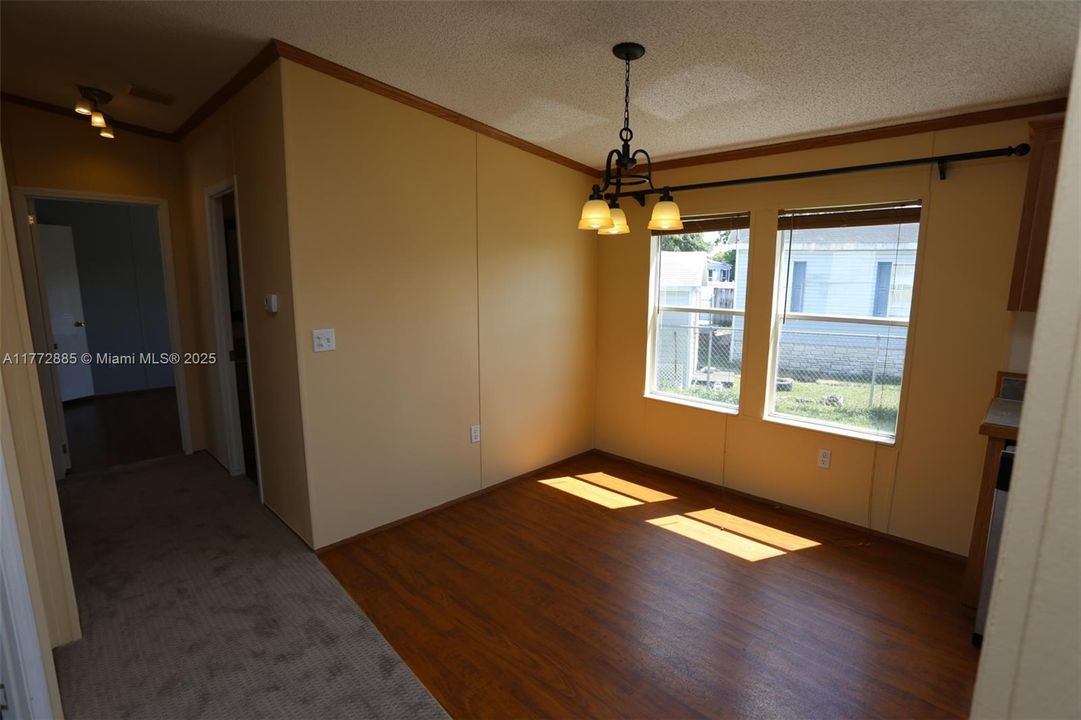 Recently Sold: $245,000 (3 beds, 2 baths, 1344 Square Feet)