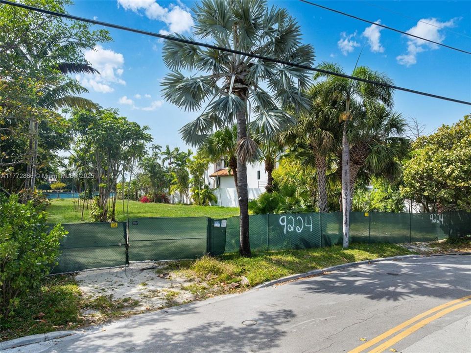 For Sale: $15,750,000 (27,500 sqft)