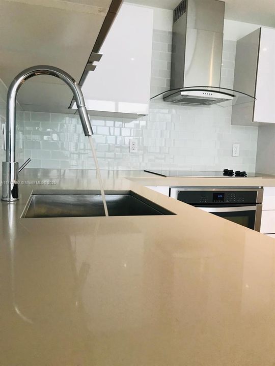 Recently Rented: $4,000 (2 beds, 2 baths, 1055 Square Feet)