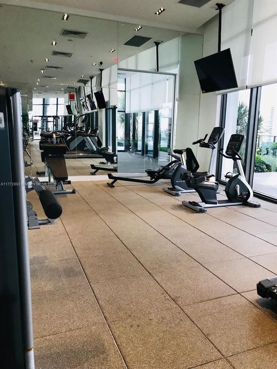 Recently Rented: $4,000 (2 beds, 2 baths, 1055 Square Feet)