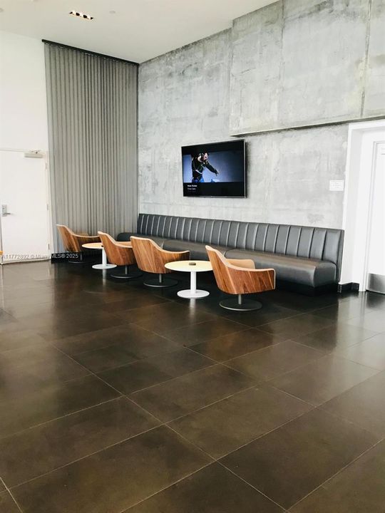 Recently Rented: $4,000 (2 beds, 2 baths, 1055 Square Feet)