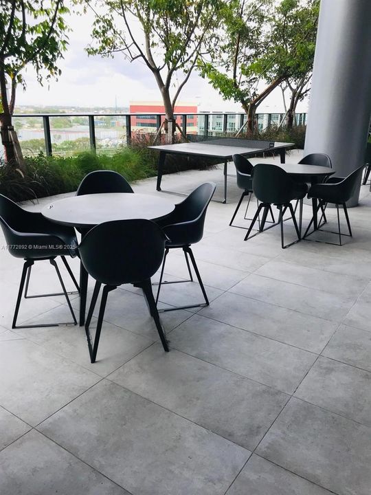 Recently Rented: $4,000 (2 beds, 2 baths, 1055 Square Feet)