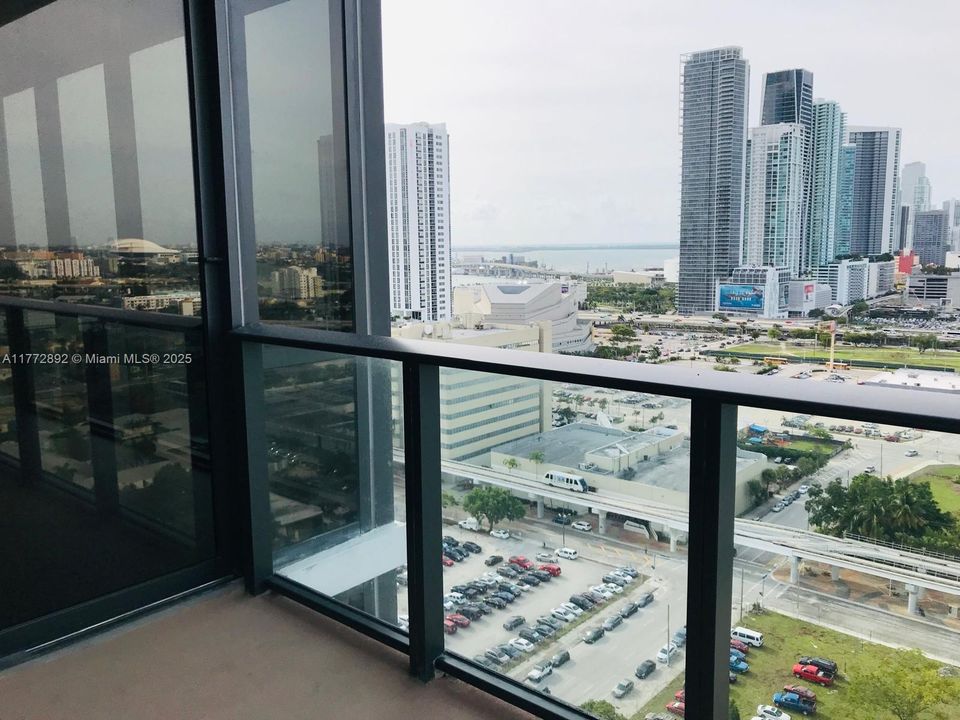 Recently Rented: $4,000 (2 beds, 2 baths, 1055 Square Feet)