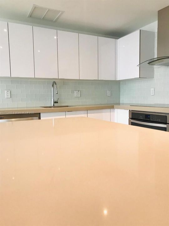 Recently Rented: $4,000 (2 beds, 2 baths, 1055 Square Feet)