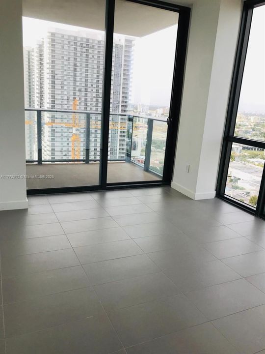 Recently Rented: $4,000 (2 beds, 2 baths, 1055 Square Feet)