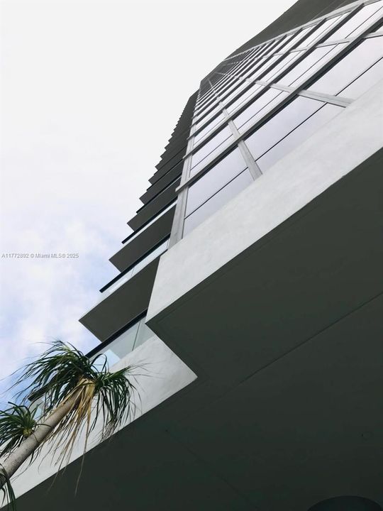 Recently Rented: $4,000 (2 beds, 2 baths, 1055 Square Feet)