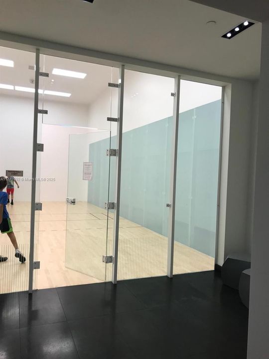 Recently Rented: $4,000 (2 beds, 2 baths, 1055 Square Feet)