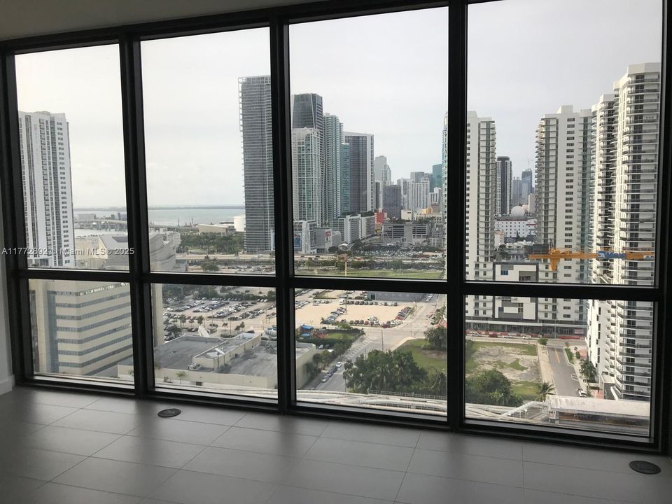 Recently Rented: $4,000 (2 beds, 2 baths, 1055 Square Feet)