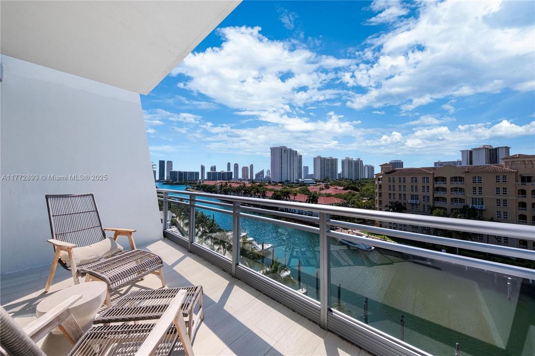 Recently Sold: $980,000 (3 beds, 3 baths, 1869 Square Feet)