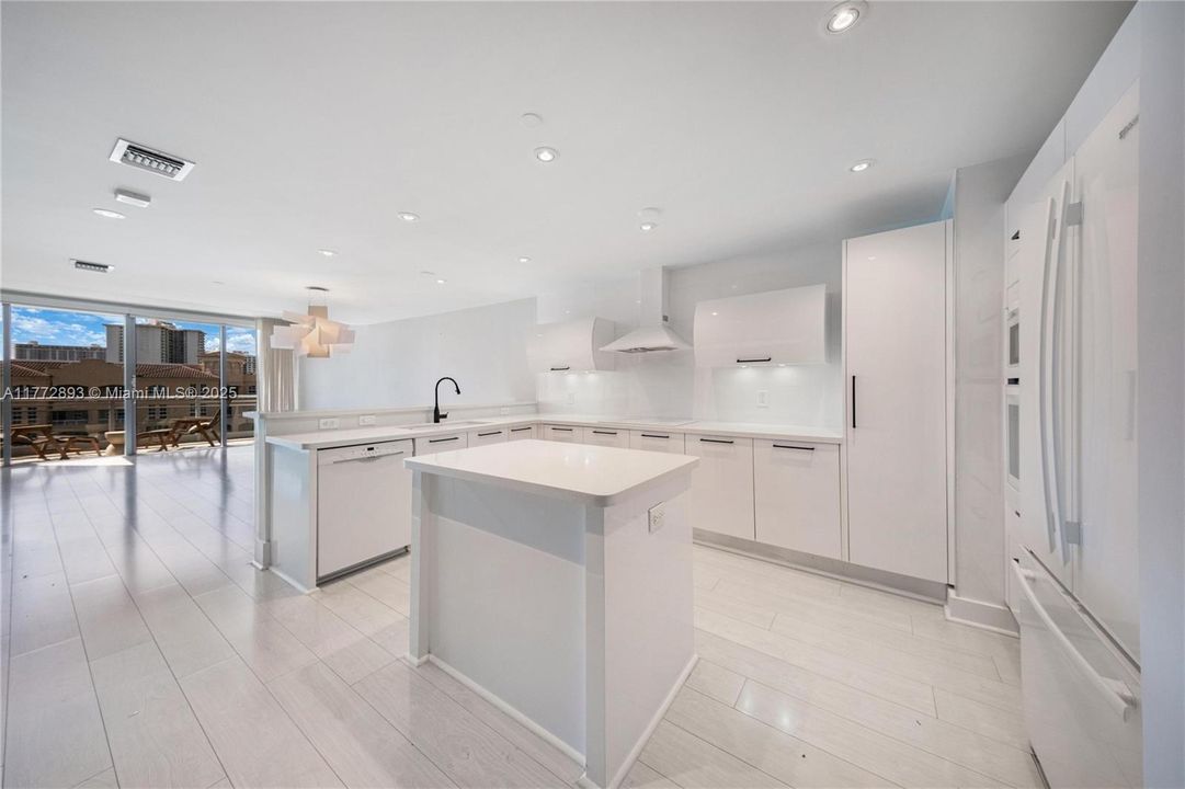 Recently Sold: $980,000 (3 beds, 3 baths, 1869 Square Feet)