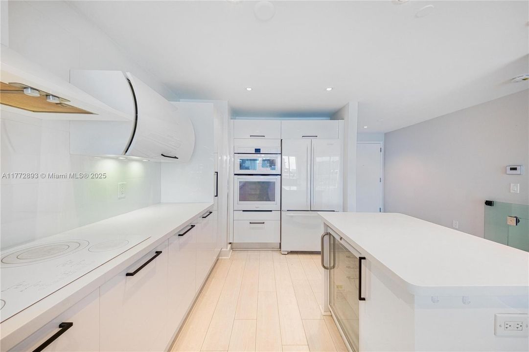 Recently Sold: $980,000 (3 beds, 3 baths, 1869 Square Feet)