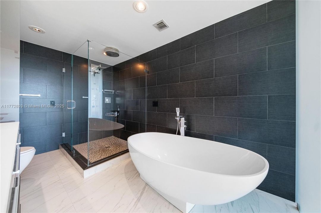 Recently Sold: $980,000 (3 beds, 3 baths, 1869 Square Feet)