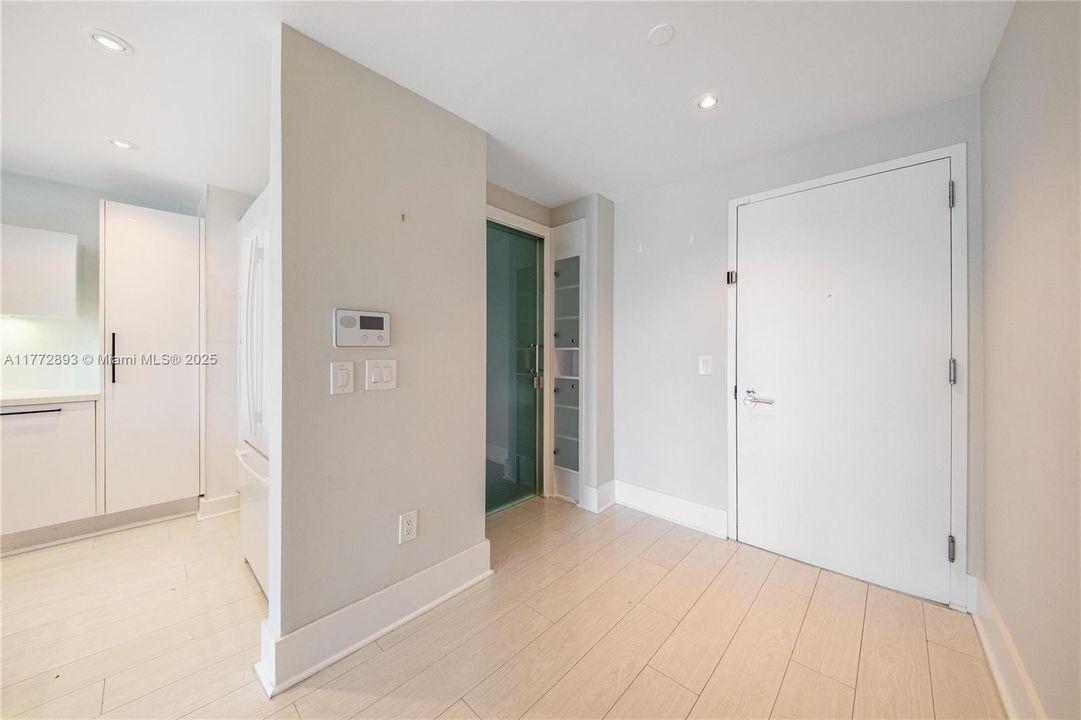 Recently Sold: $980,000 (3 beds, 3 baths, 1869 Square Feet)