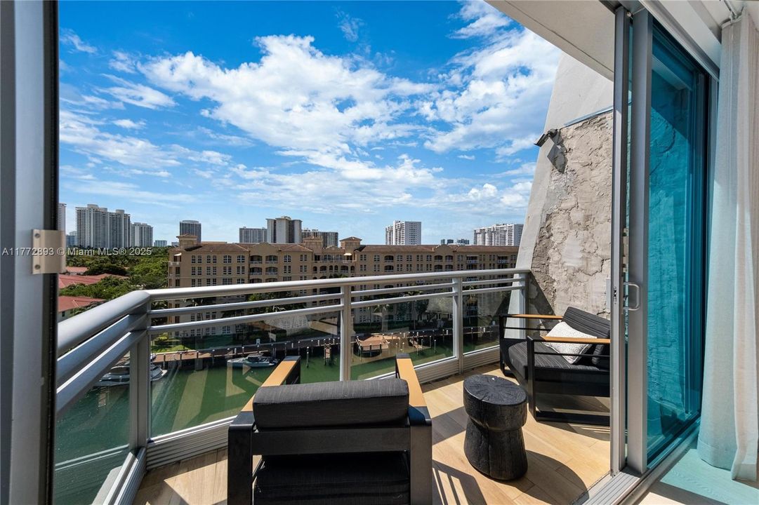 Recently Sold: $980,000 (3 beds, 3 baths, 1869 Square Feet)