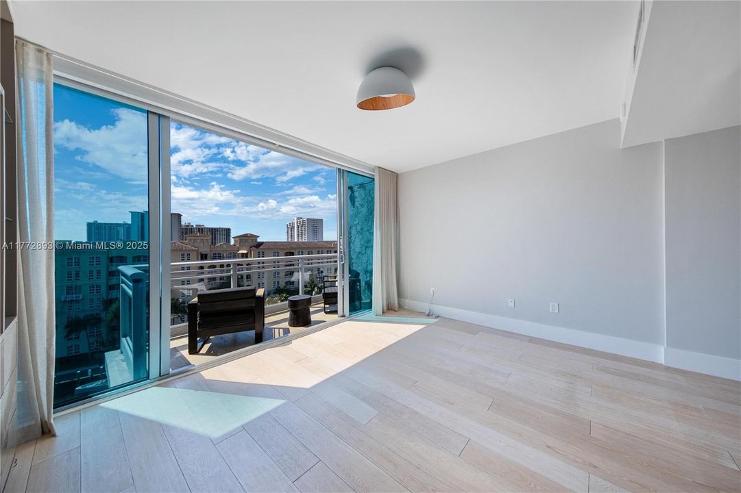 Recently Sold: $980,000 (3 beds, 3 baths, 1869 Square Feet)