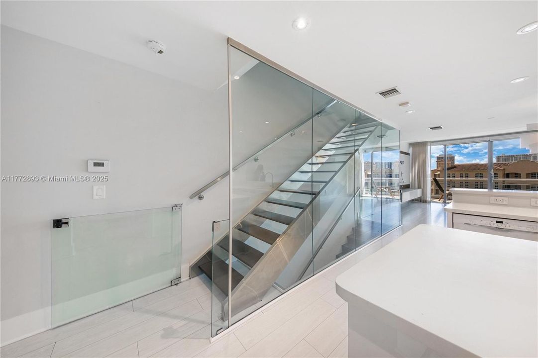 Recently Sold: $980,000 (3 beds, 3 baths, 1869 Square Feet)