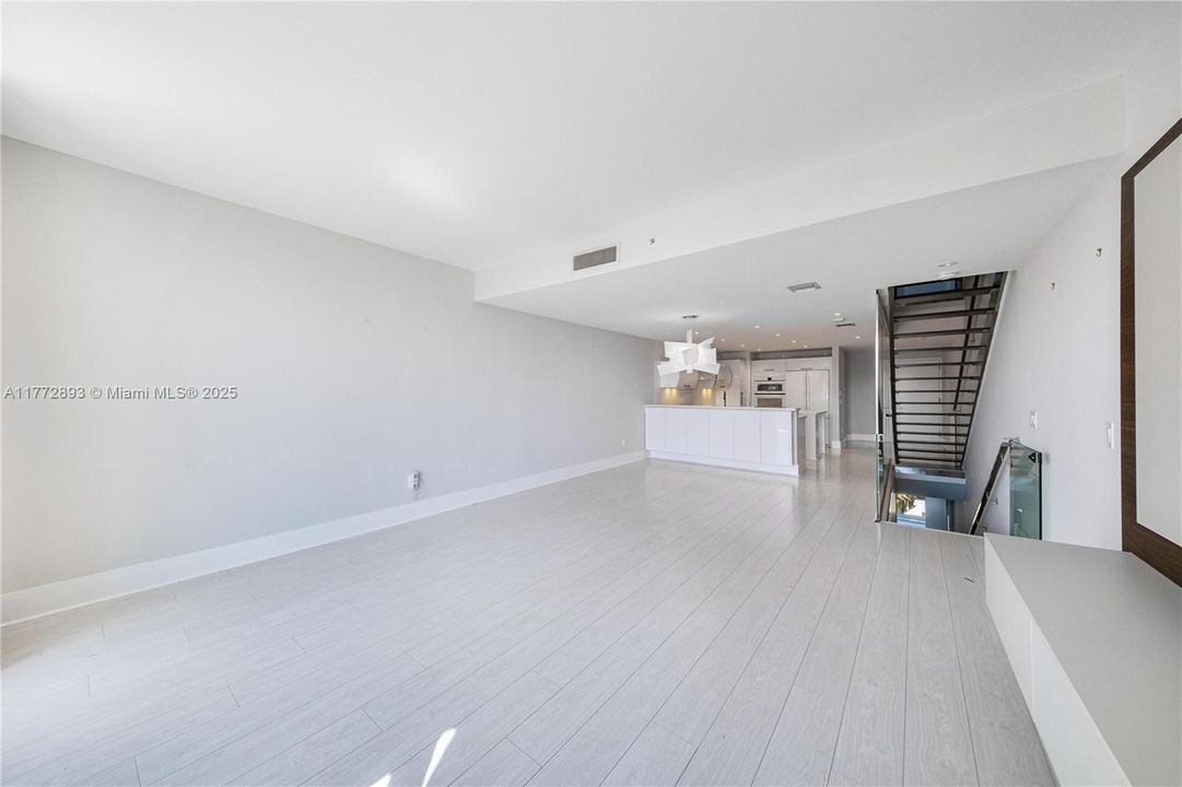 Recently Sold: $980,000 (3 beds, 3 baths, 1869 Square Feet)