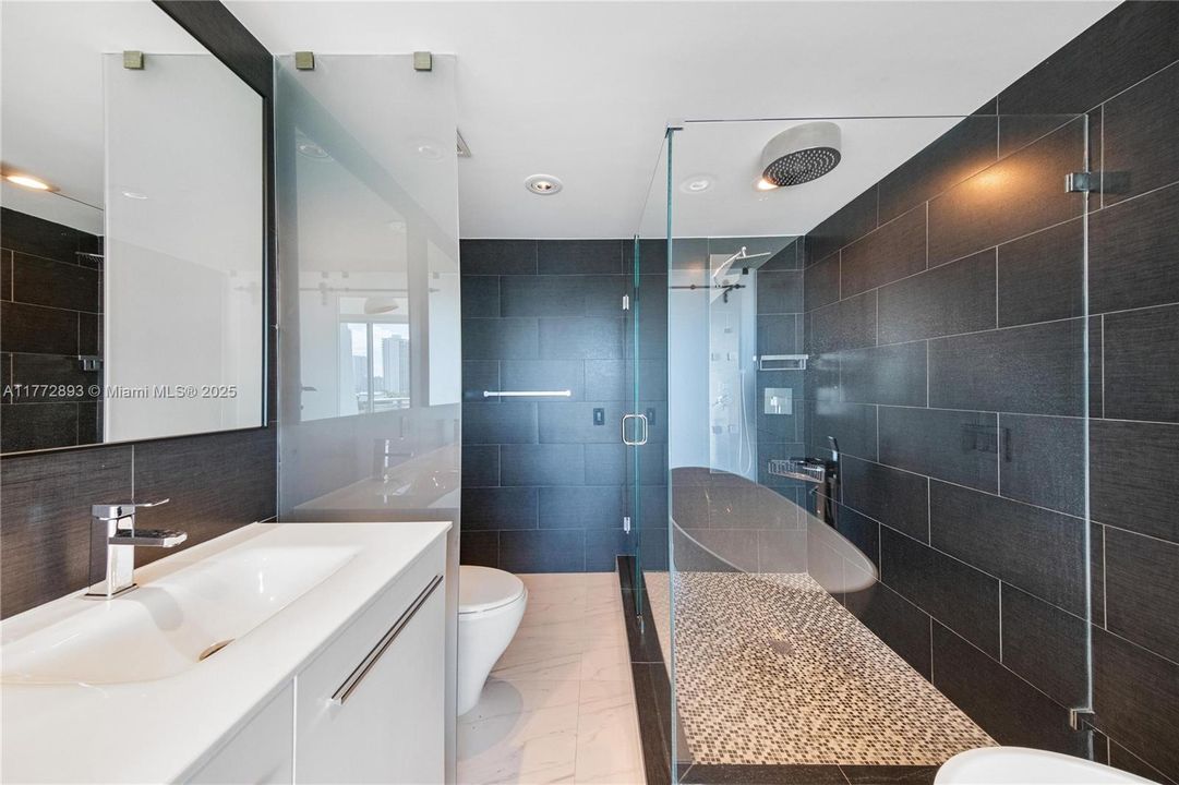 Recently Sold: $980,000 (3 beds, 3 baths, 1869 Square Feet)