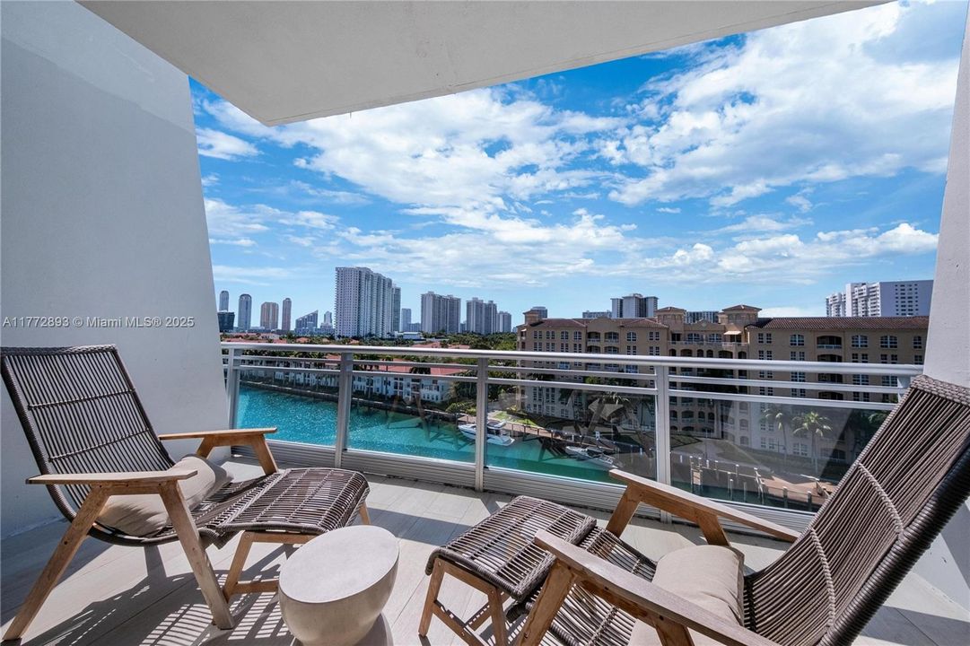 Recently Sold: $980,000 (3 beds, 3 baths, 1869 Square Feet)