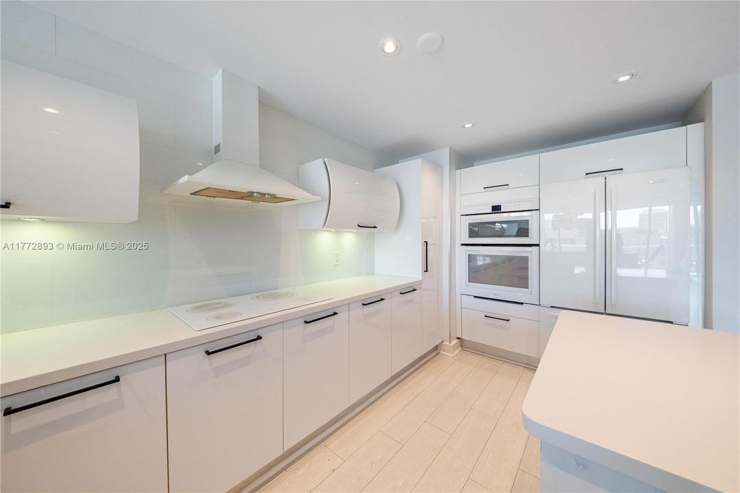 Recently Sold: $980,000 (3 beds, 3 baths, 1869 Square Feet)