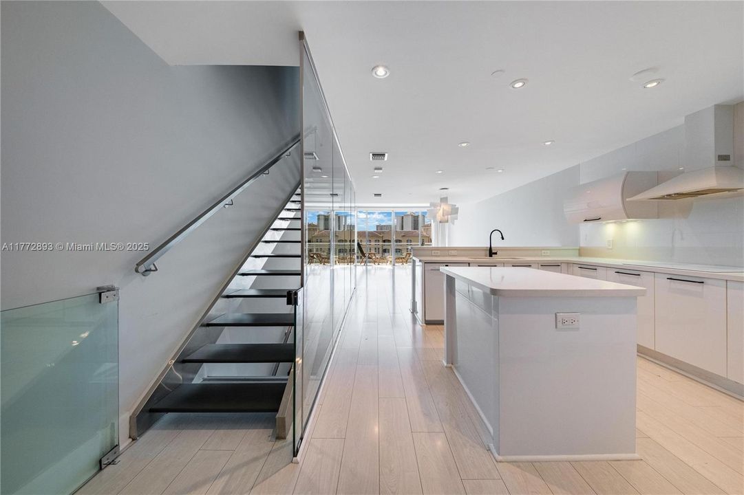 Recently Sold: $980,000 (3 beds, 3 baths, 1869 Square Feet)