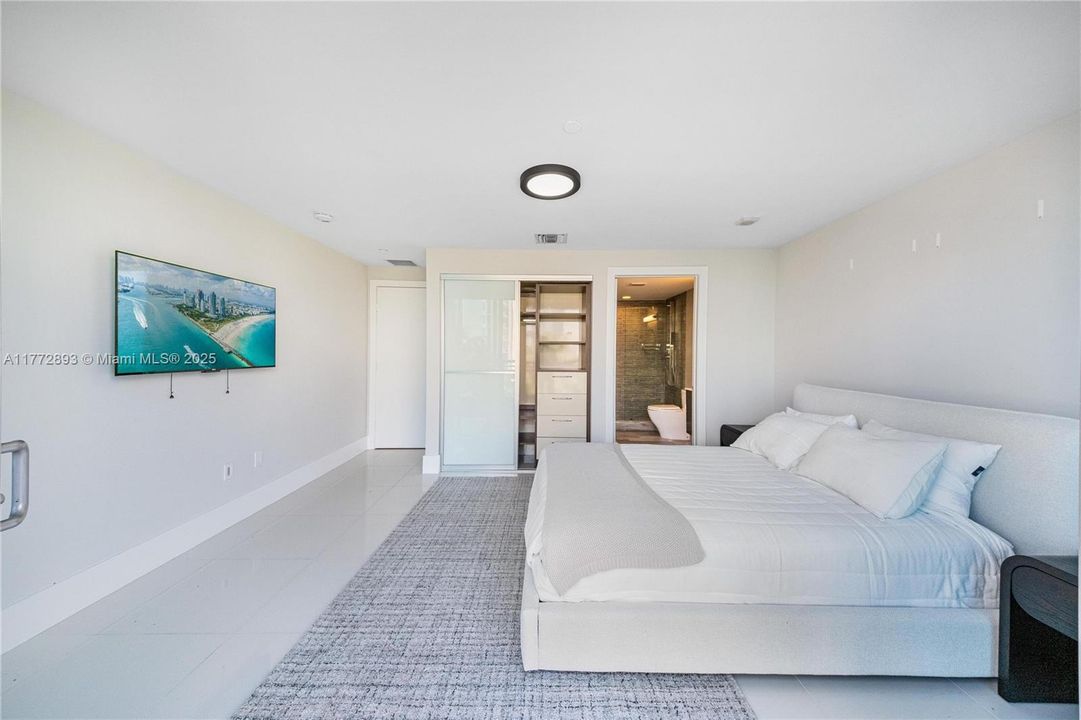 Recently Sold: $980,000 (3 beds, 3 baths, 1869 Square Feet)