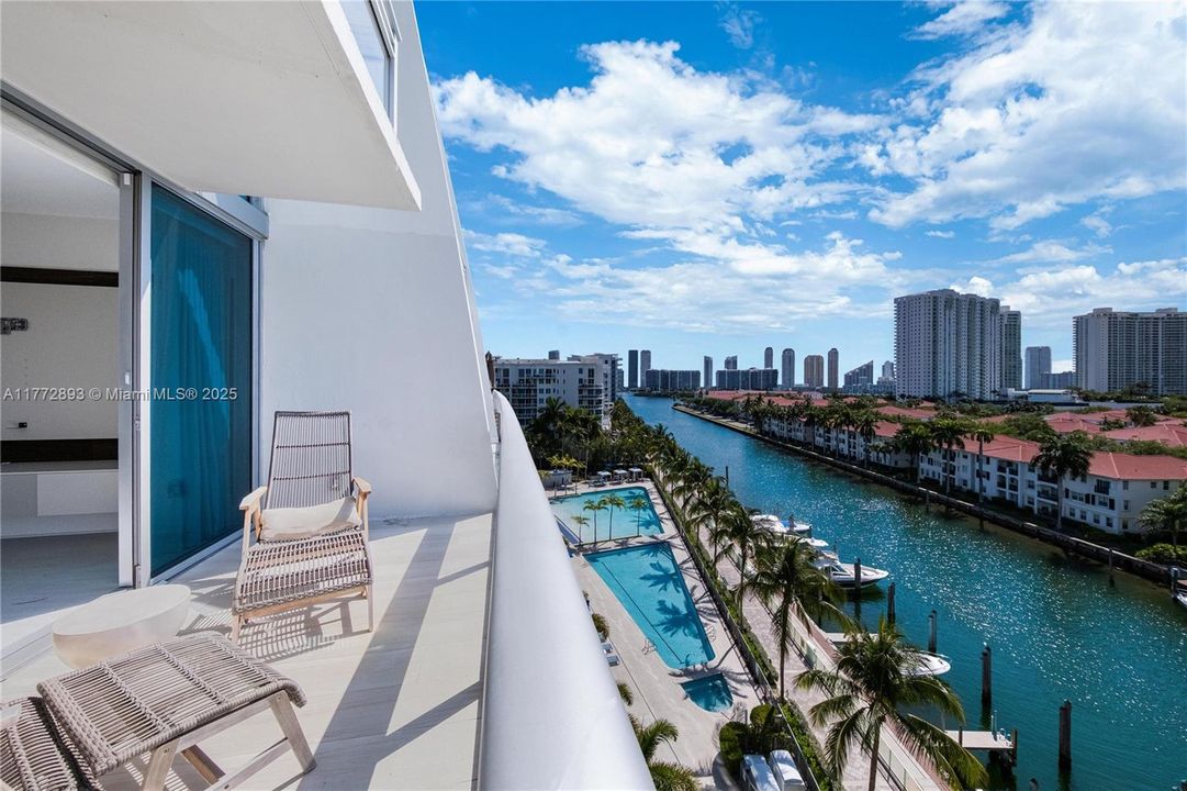 Recently Sold: $980,000 (3 beds, 3 baths, 1869 Square Feet)