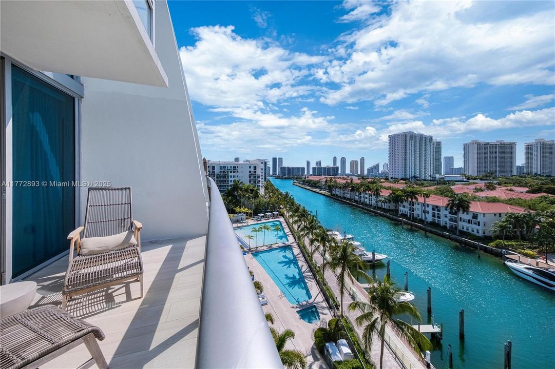 Recently Sold: $980,000 (3 beds, 3 baths, 1869 Square Feet)