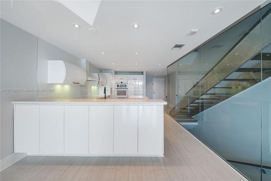 Recently Sold: $980,000 (3 beds, 3 baths, 1869 Square Feet)