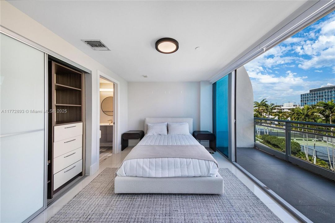 Recently Sold: $980,000 (3 beds, 3 baths, 1869 Square Feet)