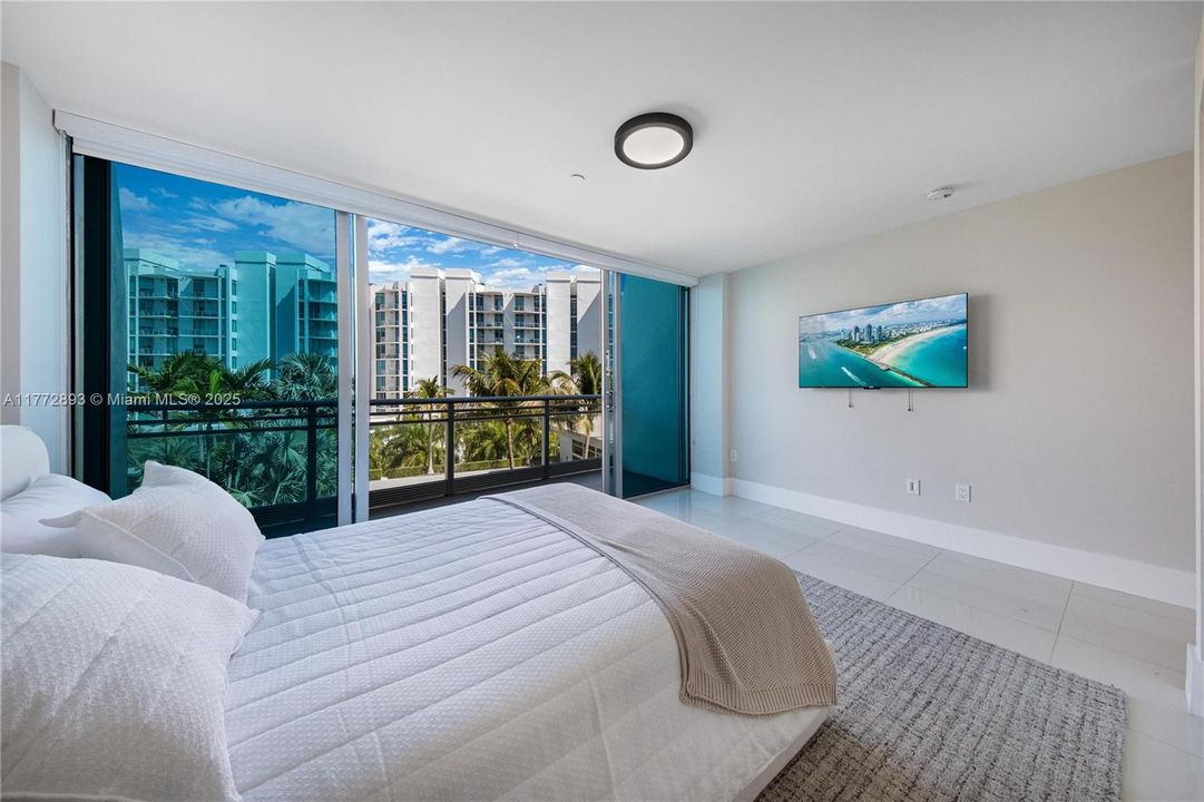 Recently Sold: $980,000 (3 beds, 3 baths, 1869 Square Feet)