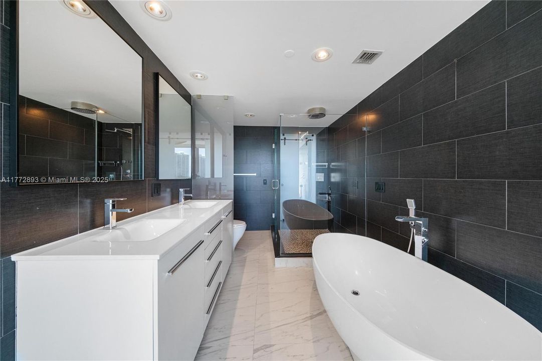 Recently Sold: $980,000 (3 beds, 3 baths, 1869 Square Feet)